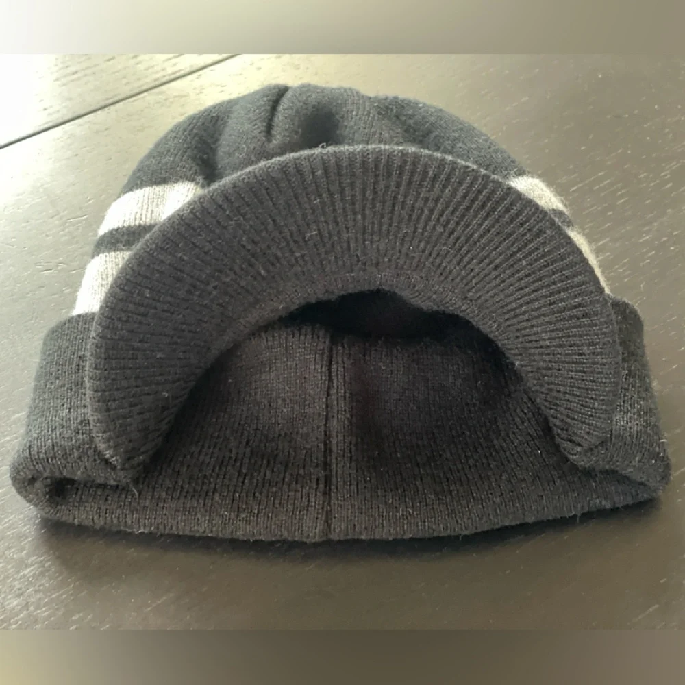 Disney Fleece Beanie Hat β Unisex Vintage βDβ Beanie - Picture 4 of 13
